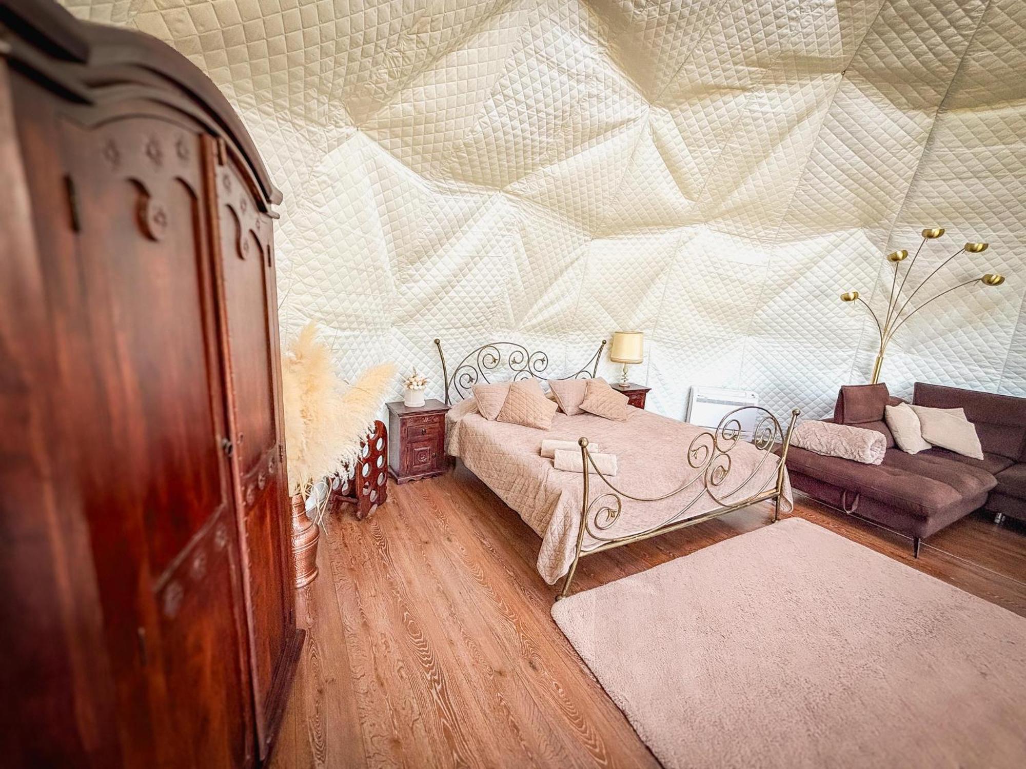 Glamping Pod Orlem